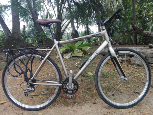 Fahrrad mit gepäckträger für eigene Radreisen in Sri Lanka