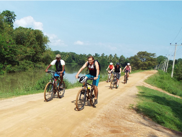 Mit dem Fahrrad unterwegs in Sri Lanka, Radurlaub machen,  fit und gesund Urlaub machen